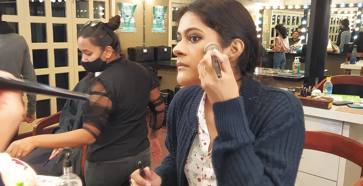 Navigating the Beauty Landscape: A Comprehensive Guide to Liquid and Powder Foundation
